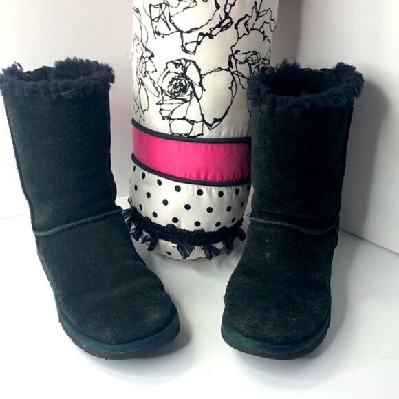 UGG Classic Short Black Boots - Picture 2 of 10